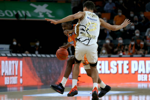 也不会对球 也不会对球