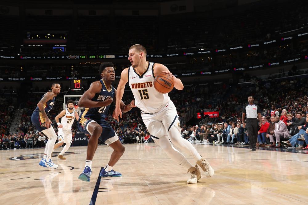 在球场上挥 在球场上挥